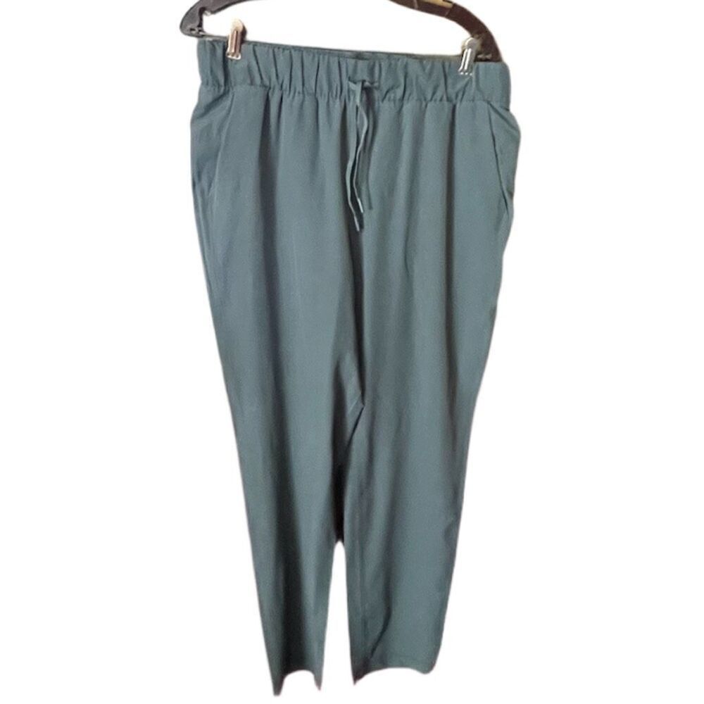90 Degree woman’s size L tapered athletic pants